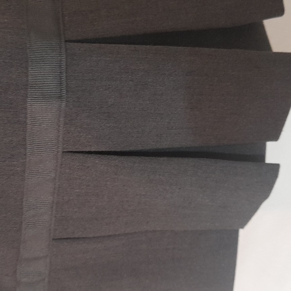 💚 Rickis Grey Pleated Skirt - Picture 2 of 4